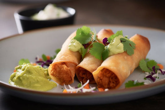 Knusprige Hühnerflaunas mit würziger Avocado -Sauce