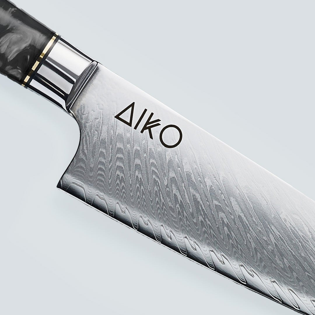 Aiko Black (あいこ, アイコ) Damaskus -Stahlmesser mit farbigem schwarzem Harzgriff