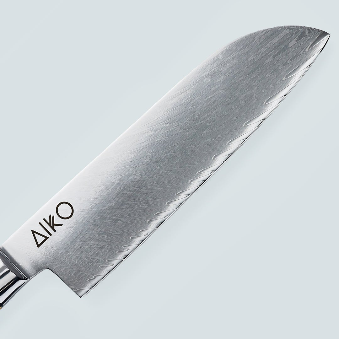 Aiko Red (あいこ, アイコ) Damaskus -Stahlmesser mit farbigem rotem Harzgriff