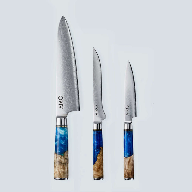Aiko-Messer aus blauem Damaststahl mit farbigem blauem Harzgriff