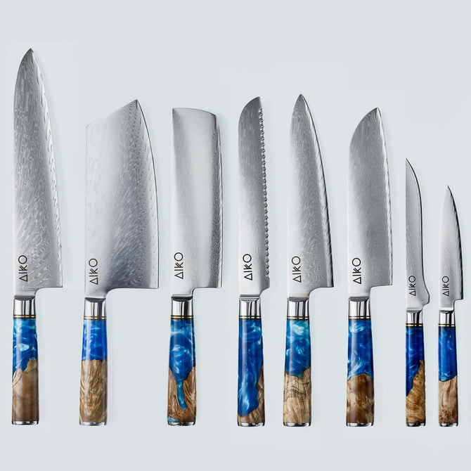 Aiko-Messer aus blauem Damaststahl mit farbigem blauem Harzgriff