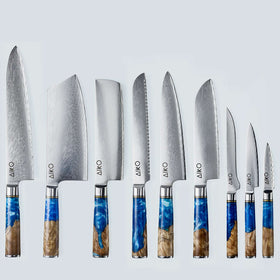 Aiko-Messer aus blauem Damaststahl mit farbigem blauem Harzgriff